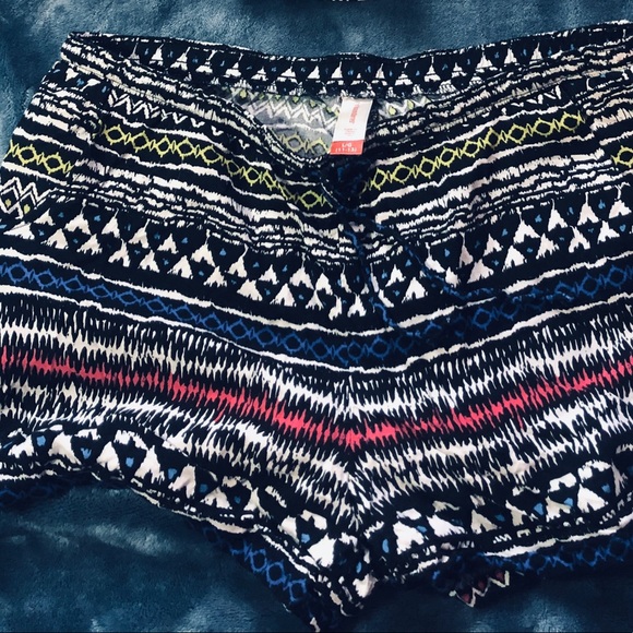Mudd Pants - 4for$20! Multicolor tribal print shorts
